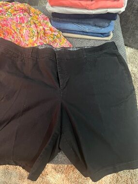 Gloria Vanderbilt Black High-Rise Shorts RE